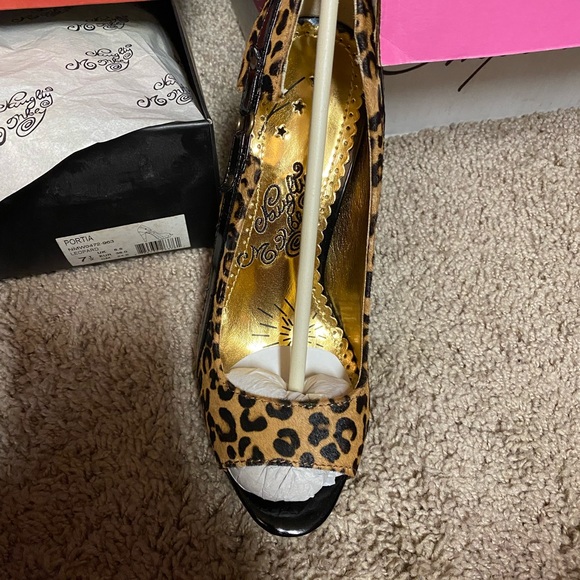 Leopard print Naughty Monkey Heels - Picture 2 of 3